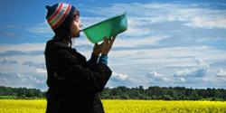 Cliquez pour agrandir Non titré (Fille dans le champ)
